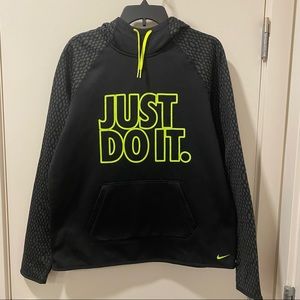 Women’s Nike sweatshirt hoodie size L Therma Fit